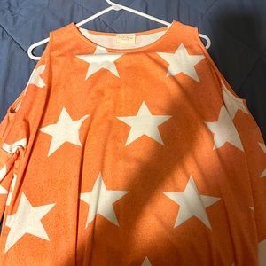 Cold shoulder star top